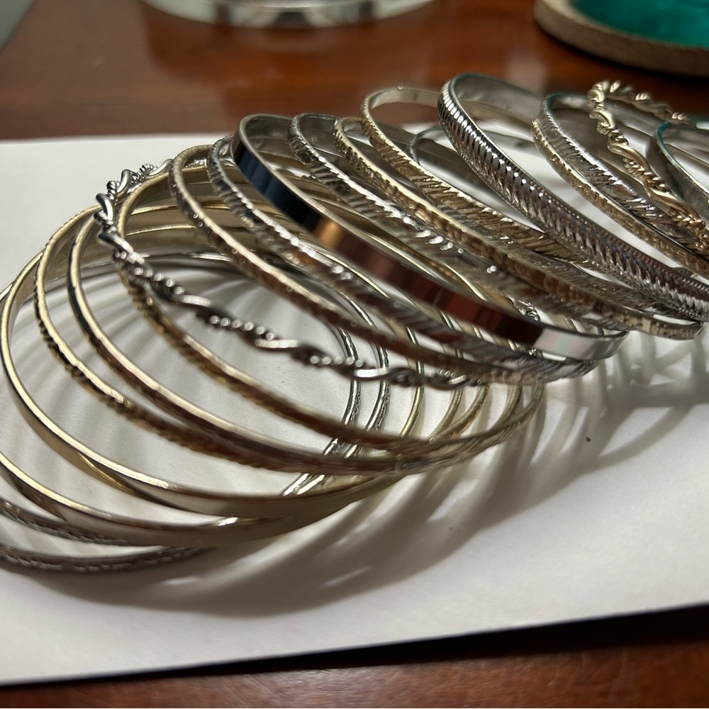 22 stackable bracelets - Picture 2 of 3